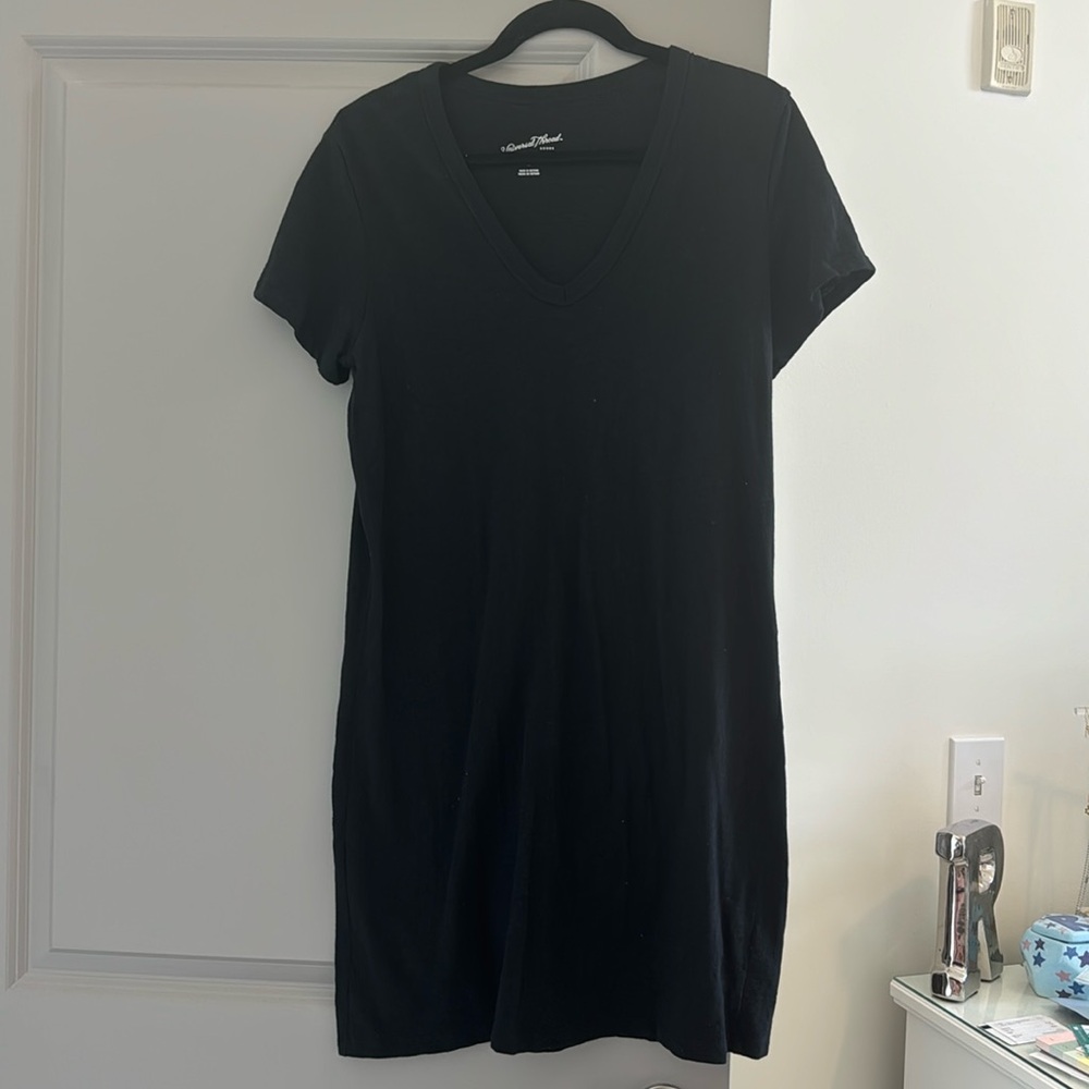Universal Thread V Neck Tshirt Dress Medium